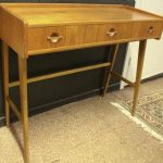 894 1077 DRESSING TABLE